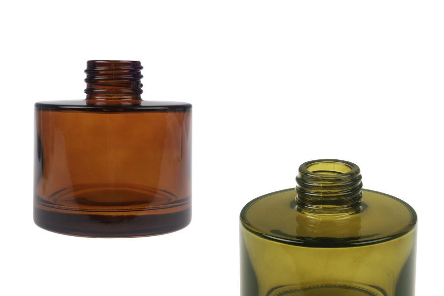 100 ml cylindrical glass bottle in amber or olive color suitable for room fragrance