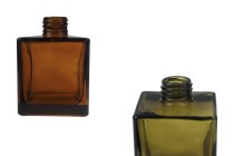 Flacone quadrato in vetro da 200 ml di colore ambra o oliva adatto per profumare gli ambienti