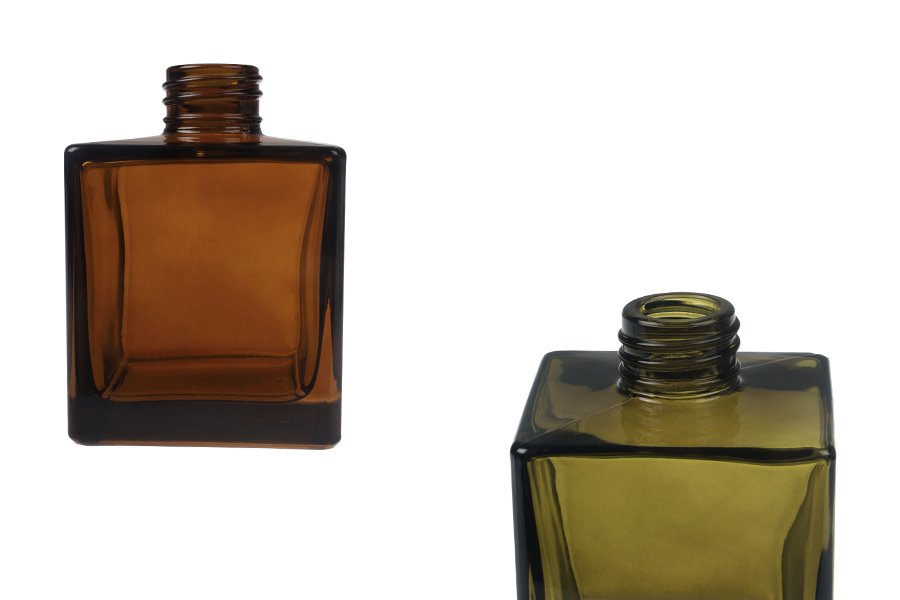 Flacone quadrato in vetro da 200 ml di colore ambra o oliva adatto per profumare gli ambienti