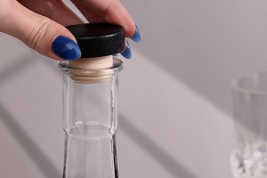 Synthetischer Korken mit schwarzem Holzkopf F26.5-εικόνα_σύνθεση