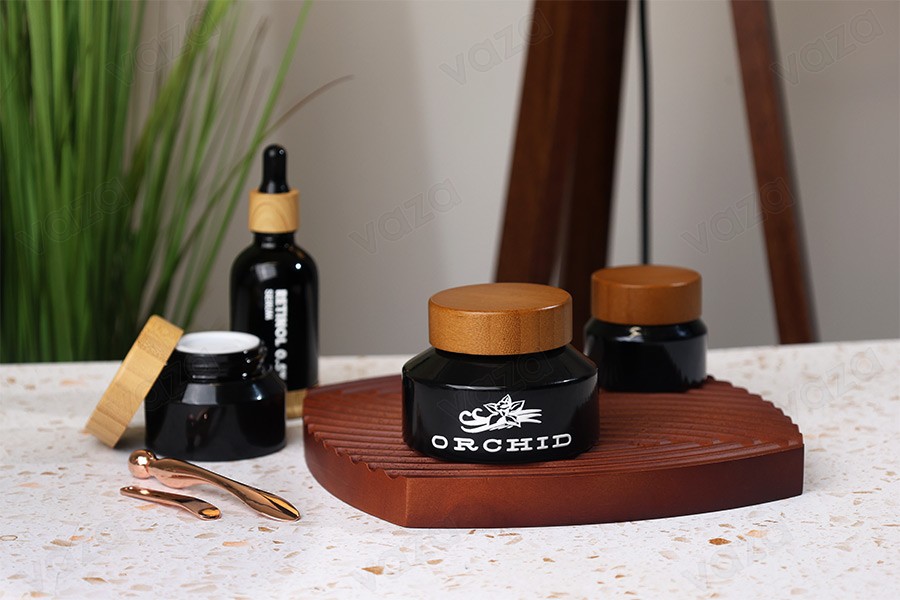 Barattolo in vetro per crema da 50 ml di colore nero con coperchio in legno e sigillo in plastica Barattolo in vetro per crema da 50 ml di colore nero con coperchio in legno e sigillo in plastica-gruppo_immagini