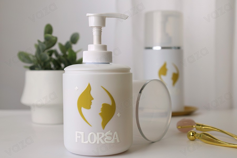 Πλαστικό (HDPE) λευκό μπουκάλι 400 ml με αντλία κρέμας και διάφανο καπάκι με ασημί ρίγα Πλαστικό (HDPE) λευκό μπουκάλι 400 ml με αντλία κρέμας και διάφανο καπάκι με ασημί ρίγα -εικόνα_σύνθεση