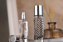 Φιάλη αρωμάτων 30 ml με ασημί καπάκι και σπρέι (PP 15) Φιάλη αρωμάτων 30 ml με ασημί καπάκι και σπρέι (PP 15)-εικόνα_σύνθεση