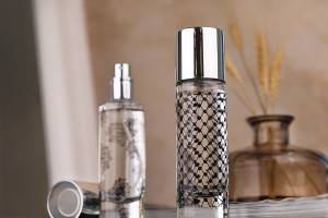 Flacon de parfum de 30 ml avec bouchon argenté et vaporisateur (PP 15)-εικόνα_σύνθεση