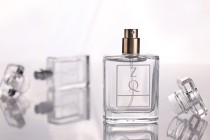Φιάλη αρωμάτων γυάλινη 50 ml διάφανη με σπρέι και καπάκι-εικόνα_σύνθεση