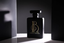 Φιάλη αρωμάτων γυάλινη 100 ml σε μαύρο χρώμα με σπρέι και καπάκι-εικόνα_σύνθεση