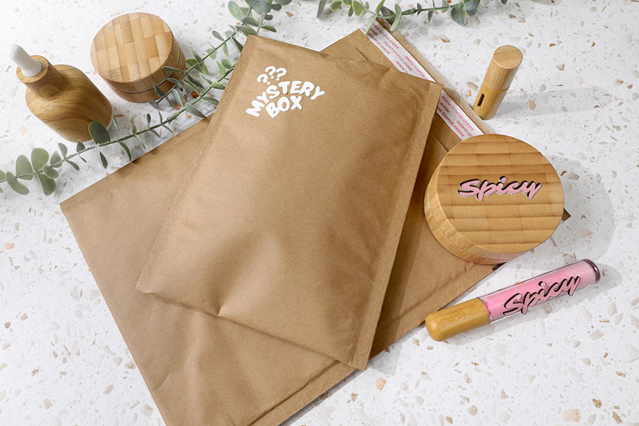 Enveloppe 235x280 mm avec doublure en papier renforcé et fermeture autocollante