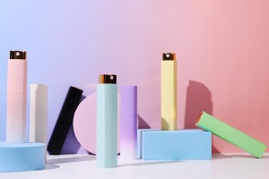 Flacon vaporisateur 10 ml pour parfum (avec flacon intérieur en verre) en différentes couleurs MAT-εικόνα_σύνθεση