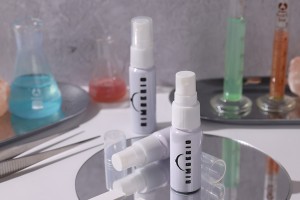 Weiße Aluminiumflasche, 15 ml, mit weißem Kunststoffsprühkopf-εικόνα_σύνθεση