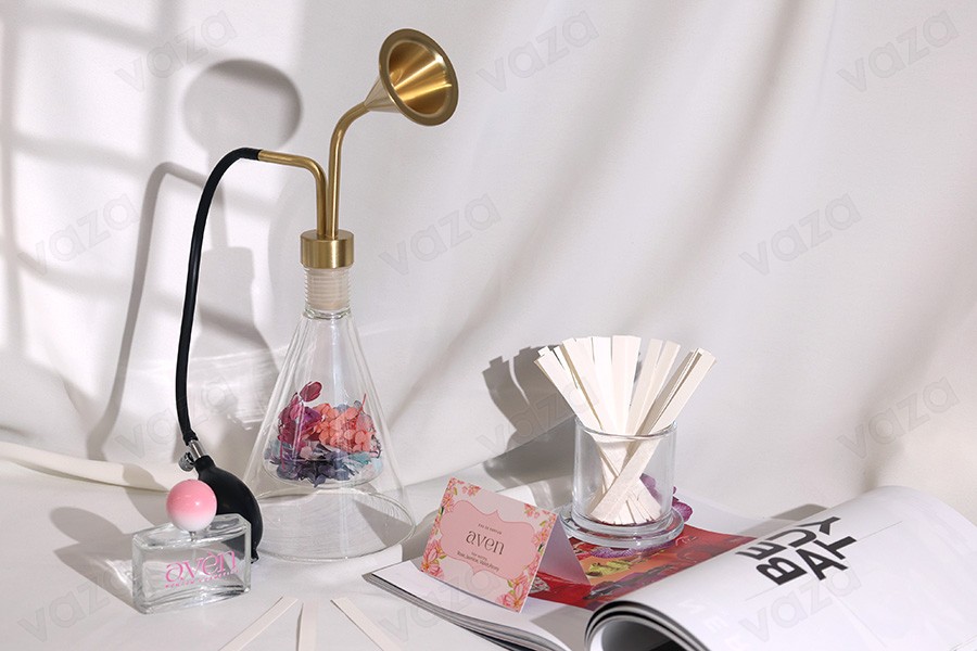 Fragrance sampling machine with long bulb atomizer in black color Fragrance sampling machine with long bulb atomizer in black color-image_group