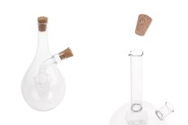Bouteille en verre à deux chambres avec 2 bouchons en liège coniques naturels avec anneau de suspension. Elle est de fabrication artisanale et faite en verre soufflé - de 480ml Bouteille en verre à deux chambres avec 2 bouchons en liège coniques naturels avec anneau de suspension. Elle est de fabrication artisanale et faite en verre soufflé - de 480ml