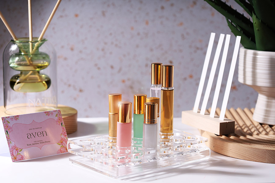 Stendë prej Plexiglass 165x120x28 me këmbë silikoni - 24 vende (vrimat 25 mm)-imazh_grup