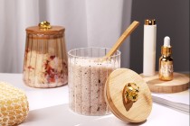 Glass jar 600 ml bronze with wooden cap, rubber and gold metal ring Glass jar 600 ml bronze with wooden cap, rubber and gold metal ring-image_group