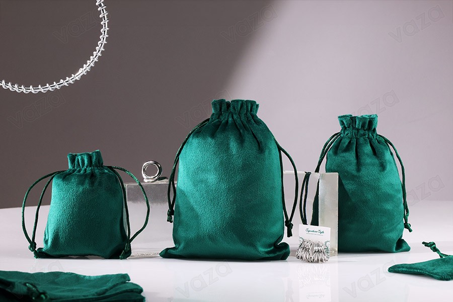 Pochette en velours vert de 100 x 120 mm - Lot de 50 pièces-photo_groupe
