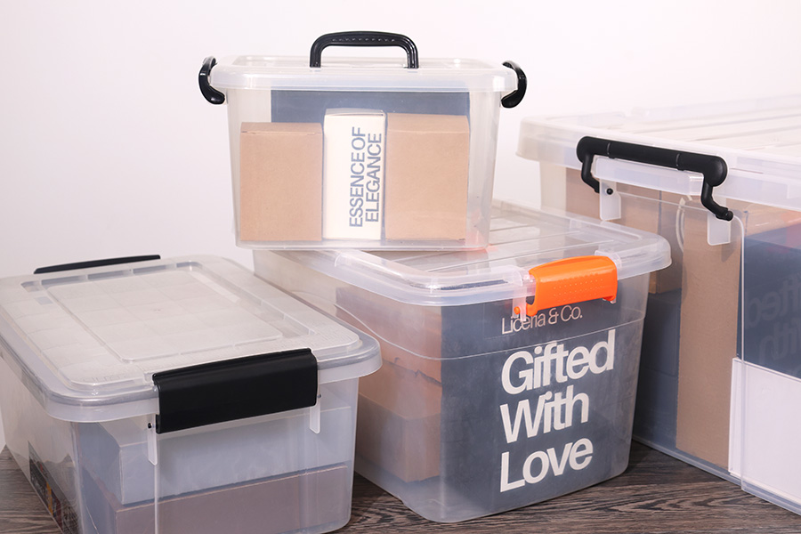 Κουτί αποθήκευσης 485x330x260 mm πλαστικό, ημιδιάφανο με χερούλι, ρόδες και κλείσιμο ασφαλείας-εικόνα_σύνθεση