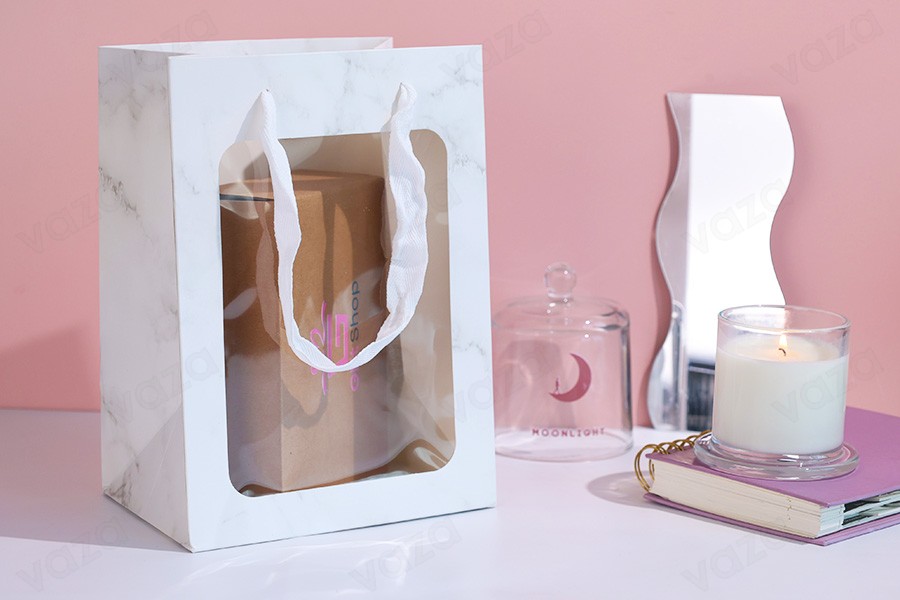 Sac cadeau en papier 200 x 160 x 300 mm avec fenêtre et ruban servant de poignée - 12 pièces Sac cadeau en papier 200 x 160 x 300 mm avec fenêtre et ruban servant de poignée - 12 pièces-photo_groupe