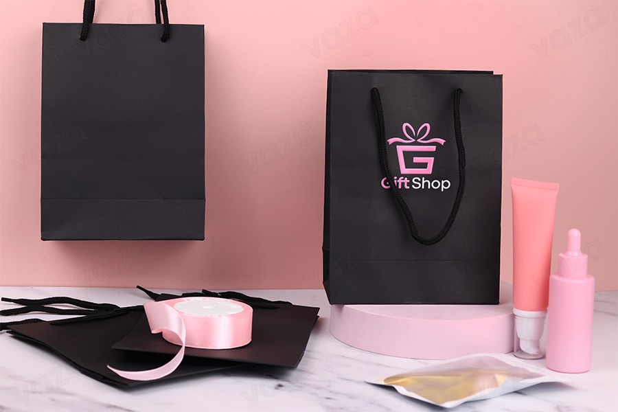 Sac cadeau en papier noir 150x75x200 mm avec cordon en coton - 12 pièces-photo_groupe
