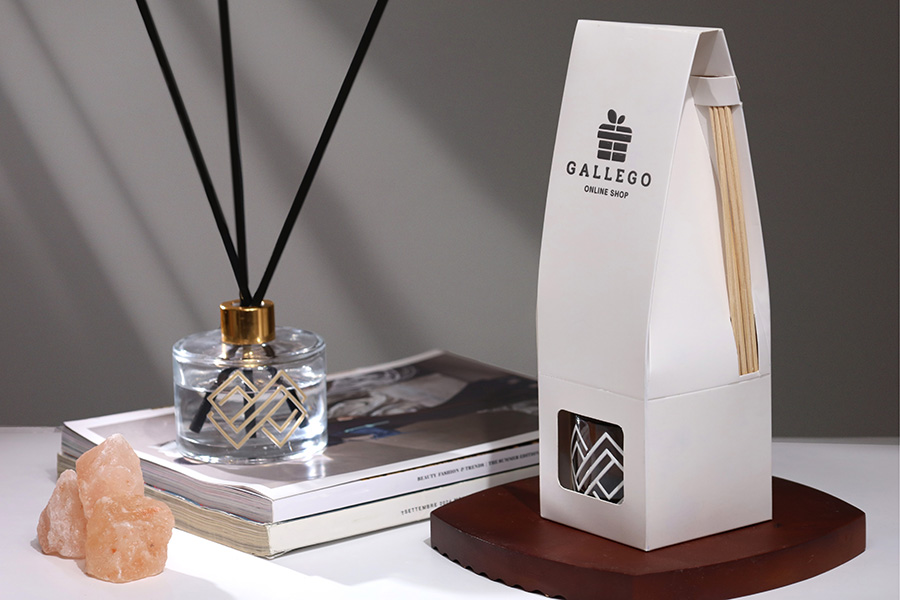 Boîte en carton blanc 72x72x260 mm pour flacons de parfum d'ambiance avec porte-bâtonnets - 20 pièces Boîte en carton blanc 72x72x260 mm pour flacons de parfum d'ambiance avec porte-bâtonnets - 20 pièces-photo_groupe