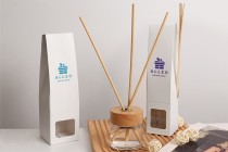 Scatola di carta bianca 72x72x260 mm per flaconi di profumazione per ambienti con porta stick - 20 pz Scatola di carta bianca 72x72x260 mm per flaconi di profumazione per ambienti con porta stick - 20 pz