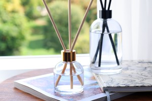 Bouchon en aluminium PP28 avec fente pour bâtonnets et bouchon spécial pour parfums d'ambiance-εικόνα_σύνθεση