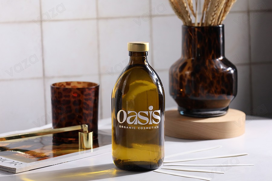 Bottiglia farmaceutica in vetro ambrato da 500 ml per profumi ed oli essenziali. Bottiglia farmaceutica in vetro ambrato da 500 ml per profumi ed oli essenziali.-gruppo_immagini