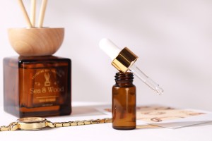 Flacons de couleur caramel avec compte-gouttes de couleur dorée de 10 ml-εικόνα_σύνθεση