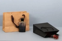 Borsa da regalo di carta ecologica kraft con manico marrone e patta da 20mm 230 x 100 x 170 mm Borsa da regalo di carta ecologica kraft con manico marrone e patta da 20mm 230 x 100 x 170 mm