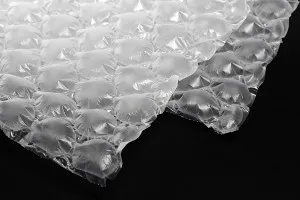 Film bulles d'emballage avec des bulles d'un diamètre de 35 mm. A vendre par pièce d'une longueur de 18 m et d'une largeur de 330mm-1