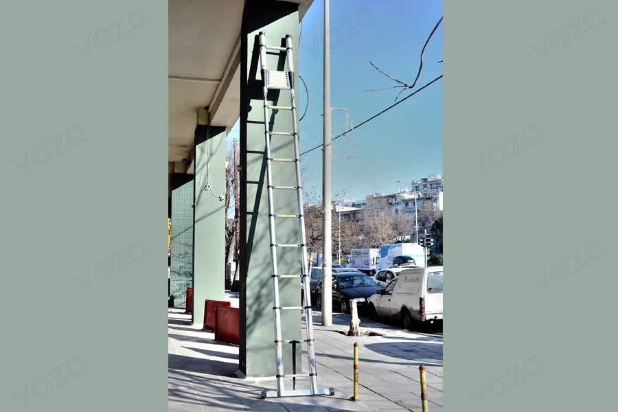 Πτυσσόμενη τηλεσκοπική σκάλα αλουμινίου 8 μέτρων (4+4) Πτυσσόμενη τηλεσκοπική σκάλα αλουμινίου 8 μέτρων (4+4)-