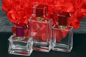 Bottiglia di profumo in vetro rettangolare da 70 ml 15/400-10