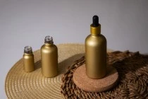 Γυάλινο μπουκαλάκι για αιθέρια έλαια 30 ml χρυσό ΜΑΤ με στόμιο PP18 Γυάλινο μπουκαλάκι για αιθέρια έλαια 30 ml χρυσό ΜΑΤ με στόμιο PP18