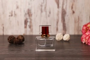 Glass perfume bottle with gold spray, elegant acrylic, red cap and special case with magnetic closure. Capacity 30ml. (minimum order: 1 box)-2