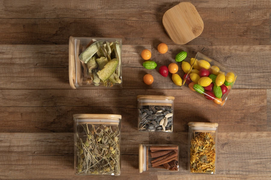 Glass jar 680 ml, square with wooden lid and rubber Glass jar 680 ml, square with wooden lid and rubber-image_group