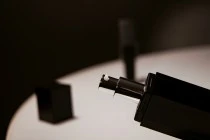Μπουκαλάκι πολυτελείας 60 ml μαύρο με αντλία και καπάκι Μπουκαλάκι πολυτελείας 60 ml μαύρο με αντλία και καπάκι