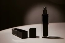 Μπουκαλάκι πολυτελείας 60 ml μαύρο με αντλία και καπάκι Μπουκαλάκι πολυτελείας 60 ml μαύρο με αντλία και καπάκι