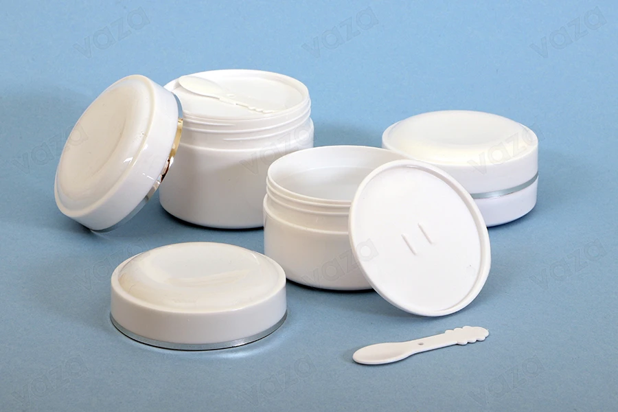 Βάζο 100 ml πλαστικό (PP) σε λευκό χρώμα με καπάκι, κουταλάκι και πλαστικό παρέμβυσμα - 12 τμχ-εικόνα_σύνθεση