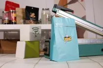 Selbstklebende Prägeaufkleber auf einem Bogen von 50x40 cm