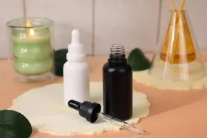 Large bouchon de sécurité en plastique pour compte-gouttes de 5 à 100 ml en blanc ou noir-3
