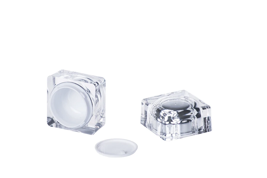 Pot de luxe pour crème de 10ml, acrylique avec joint intérieur sur le couvercle et plastique sur le pot Pot de luxe pour crème de 10ml, acrylique avec joint intérieur sur le couvercle et plastique sur le pot