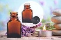 Μπουκαλάκι γυάλινο 8 ml καραμελέ με μαύρο πλαστικό καπάκι και τάπα Μπουκαλάκι γυάλινο 8 ml καραμελέ με μαύρο πλαστικό καπάκι και τάπα