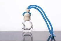 Bottiglietta per profumatore auto da 5 ml con coperchio e tappo di legno a forma di mela - confezione da 25 pezzi. Bottiglietta per profumatore auto da 5 ml con coperchio e tappo di legno a forma di mela - confezione da 25 pezzi.