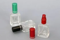Φιάλη αρωματοποιίας 15 ml γυάλινη με σπρέι και καπάκι αλουμινίου σε διάφορα χρώματα - 6 τμχ Φιάλη αρωματοποιίας 15 ml γυάλινη με σπρέι και καπάκι αλουμινίου σε διάφορα χρώματα - 6 τμχ