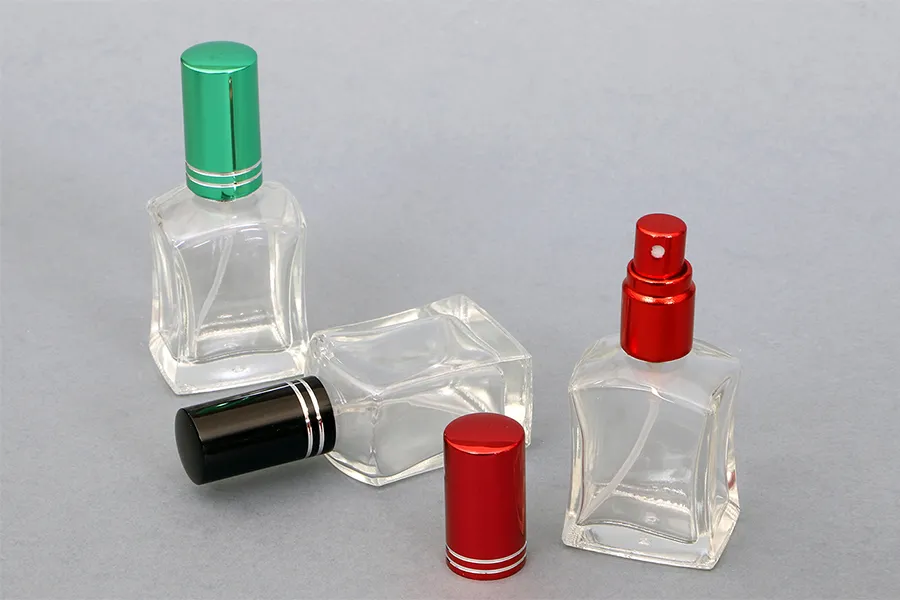 Φιάλη αρωματοποιίας 15 ml γυάλινη με σπρέι και καπάκι αλουμινίου σε διάφορα χρώματα - 6 τμχ Φιάλη αρωματοποιίας 15 ml γυάλινη με σπρέι και καπάκι αλουμινίου σε διάφορα χρώματα - 6 τμχ