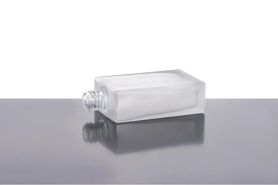 Γυάλινη φιάλη αρωματοποιίας τετράγωνη 60 ml αμμοβολή (18/415) Γυάλινη φιάλη αρωματοποιίας τετράγωνη 60 ml αμμοβολή (18/415)