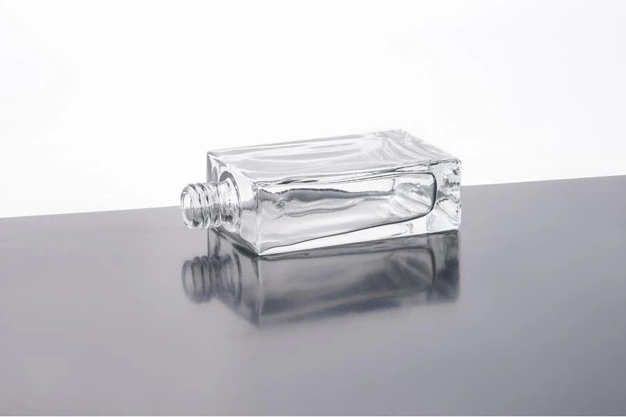 Flacon de parfum en verre rectangulaire de 60 ml Flacon de parfum en verre rectangulaire de 60 ml