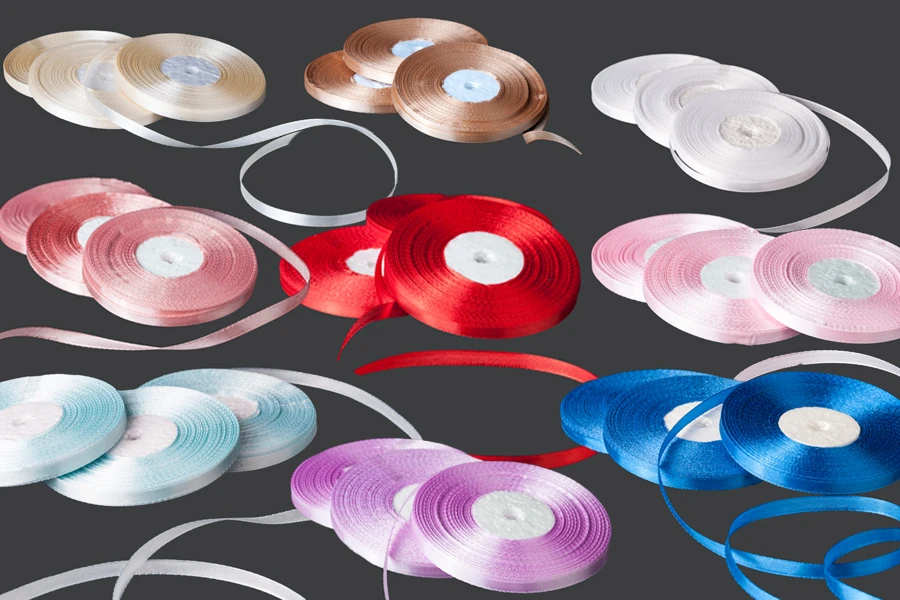 Nastro di raso per decorazione, largo 6 mm, disponibile in vari colori - 50 metri per pezzo. Nastro di raso per decorazione, largo 6 mm, disponibile in vari colori - 50 metri per pezzo.