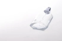 Μπουκαλάκι γυάλινο 30 ml με αλουμινένιο ασημί σπρέι και καπάκι Μπουκαλάκι γυάλινο 30 ml με αλουμινένιο ασημί σπρέι και καπάκι