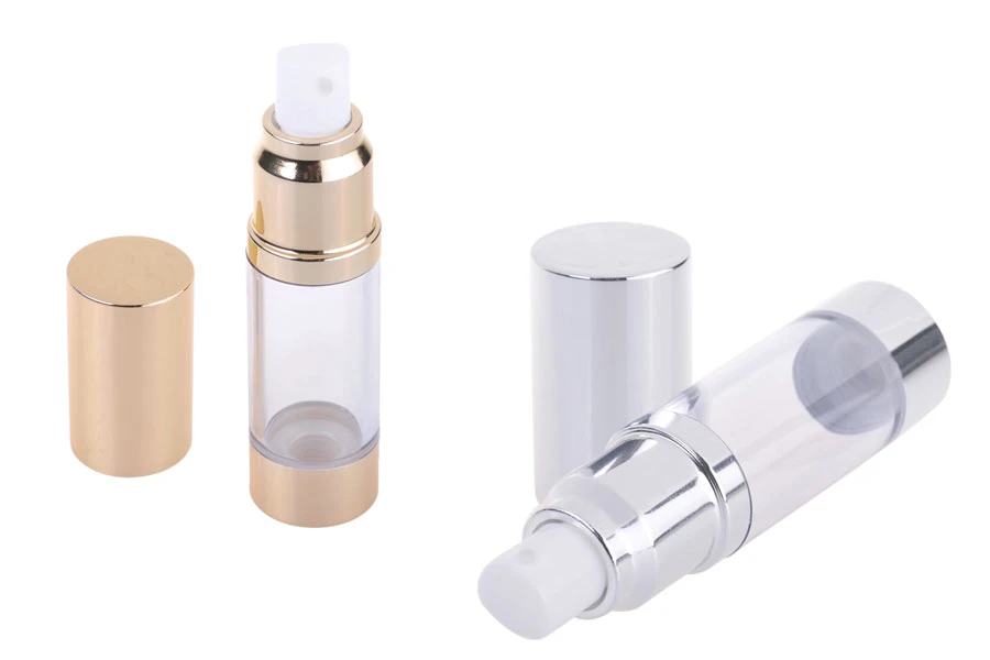 Bottiglia airless da 15 ml per miscelazioni acquose con corpo in plastica trasparente, tappo e base in alluminio disponibile in 3 colori (oro, argento lucido e opaco).