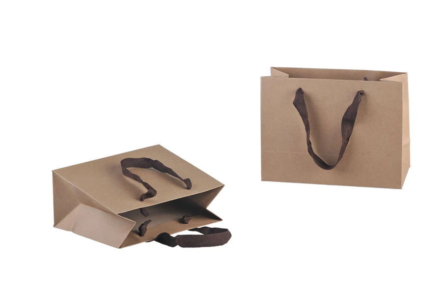 Borsa da regalo di carta ecologica kraft con manico marrone e patta da 20mm 230 x 100 x 170 mm Borsa da regalo di carta ecologica kraft con manico marrone e patta da 20mm 230 x 100 x 170 mm