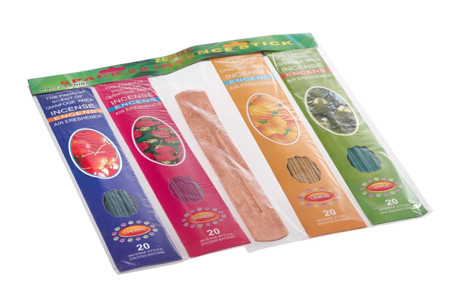 Lot de baguettes de bambou à 4 arômes naturels de plantes ou de fruits et socle en bois Lot de baguettes de bambou à 4 arômes naturels de plantes ou de fruits et socle en bois